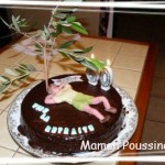 Un gâteau au chocolat pour fêter un aniversaire et la retraite